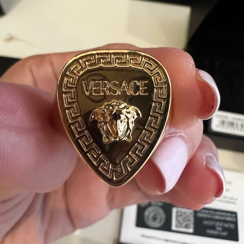 BNWT VERSACE Gold Medusa ring  Size 21 US Size 9
